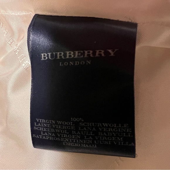 Burberry Wool Coat Women’s White Size 8 Button Long Capsule Wardrobe - Picture 13 of 14
